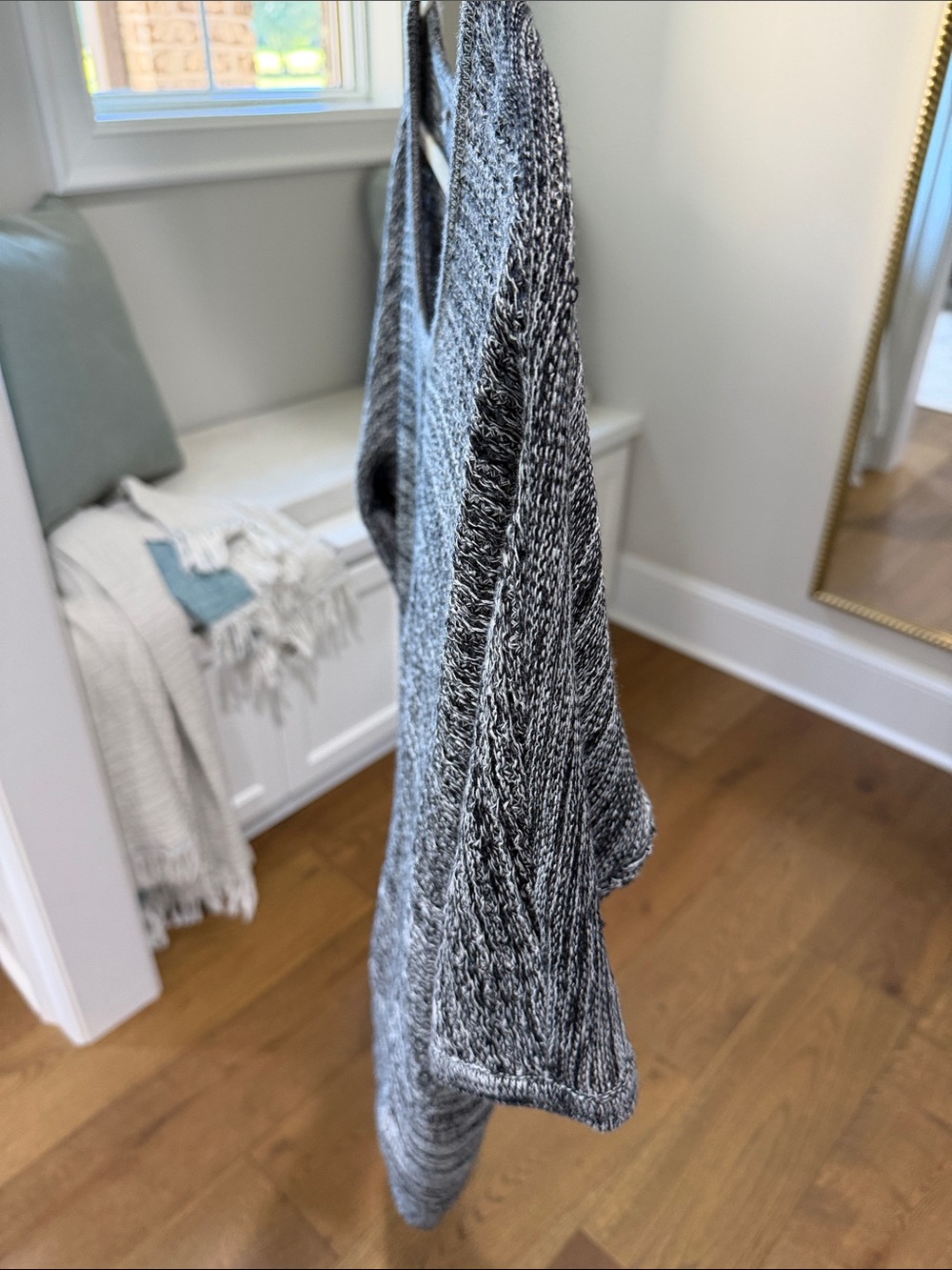 Gray Short-Sleeve Knit Sweater - Comfortable Everyday Layer - Picture 13 of 14